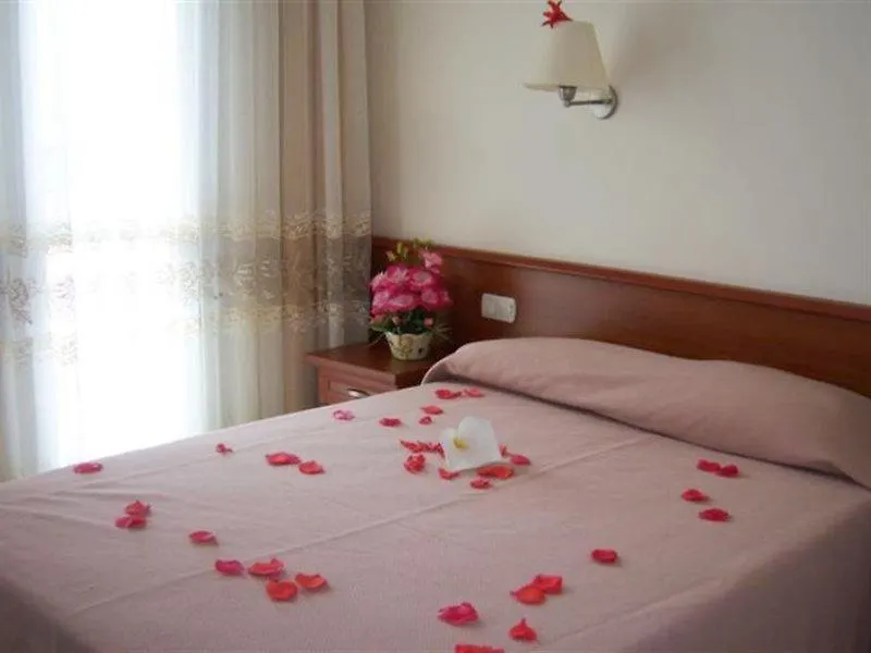 Turk Hotel Ölüdeniz 2*,  Turquía